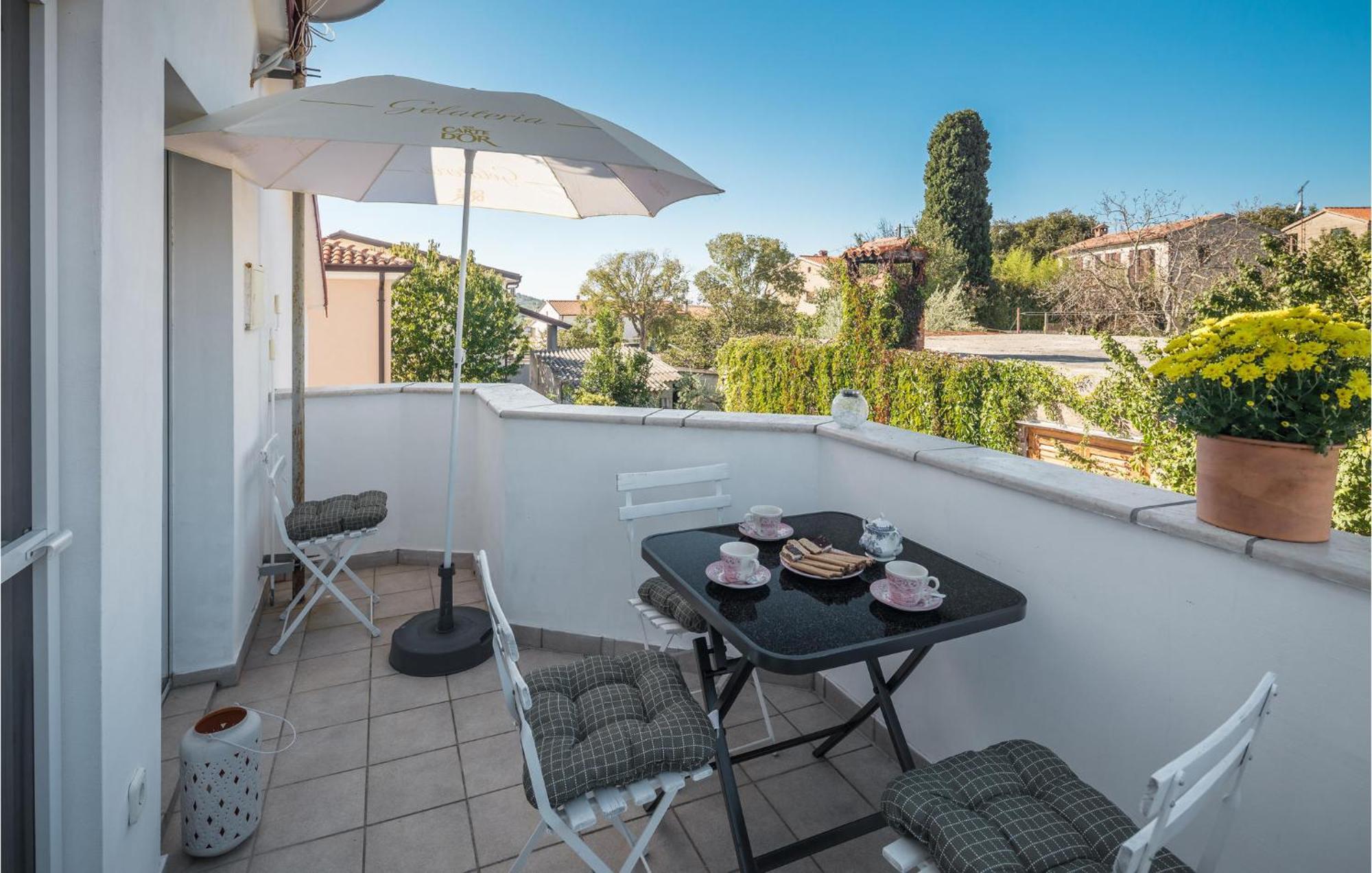 Gorgeous Apartment In Musalez With Kitchen Exterior photo