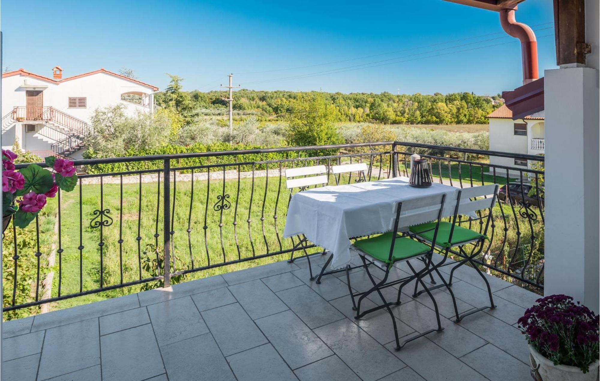 Gorgeous Apartment In Musalez With Kitchen Exterior photo