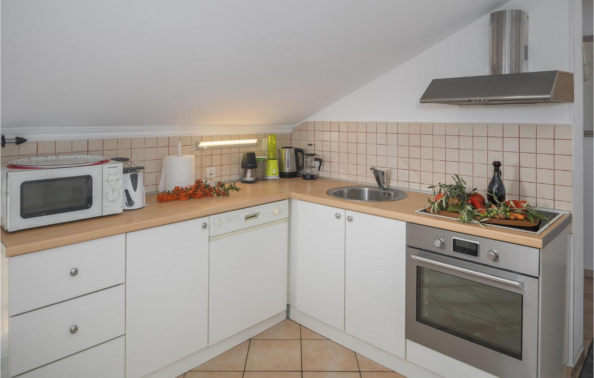 Gorgeous Apartment In Musalez With Kitchen Exterior photo